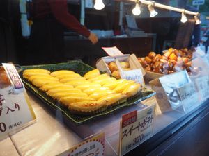 浅草食べ歩き

○のび〜るチーズメンチカツ
くろげ　浅草雷門店
めちゃめち...