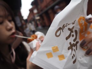 浅草食べ歩き

○のび〜るチーズメンチカツ
くろげ　浅草雷門店
めちゃめち...