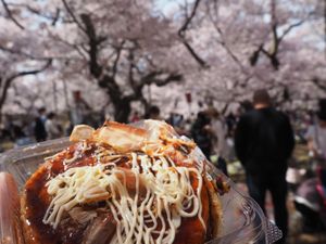 花より団子🍡

1枚目はお店
以降は屋台✨