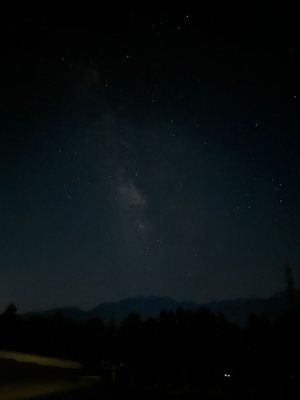夜中3時に起きてホテルから天の川の撮影

1枚目はSONY ZV-E1で撮...