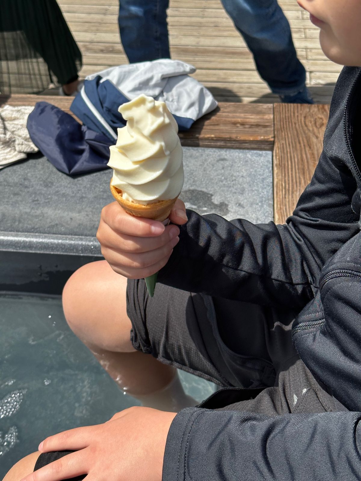 清泉寮ジャージーハット

乳製品が売ってるお土産屋

足湯に浸かりながらの...