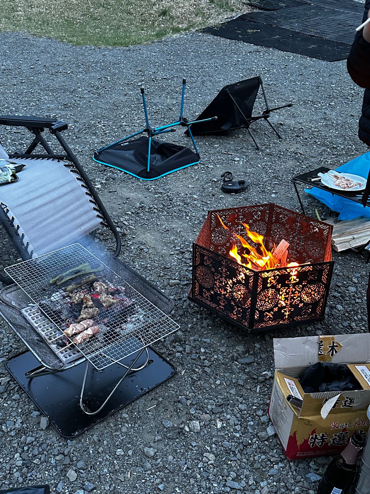 焚き火台は二台。

一つは藤原組の「はじまり」。ちょっと重いのだけど大きく...