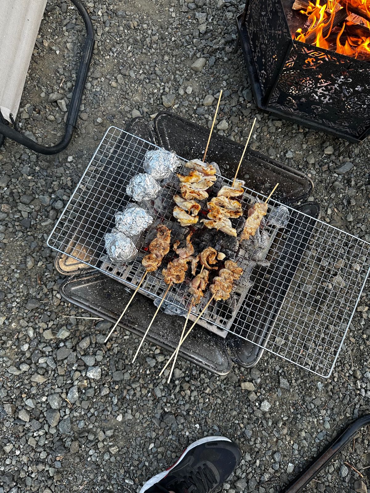焚き火台は二台。

一つは藤原組の「はじまり」。ちょっと重いのだけど大きく...