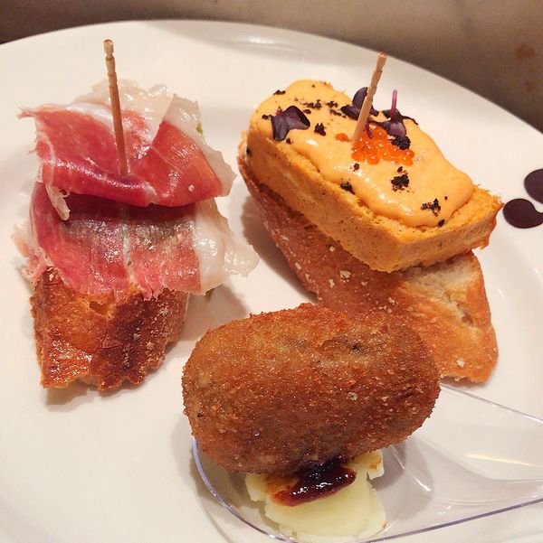 イタリア・ローマ「ヨーロッパ弾丸旅」の写真：本場のバルでピンチョスをカバと一緒に😚
...