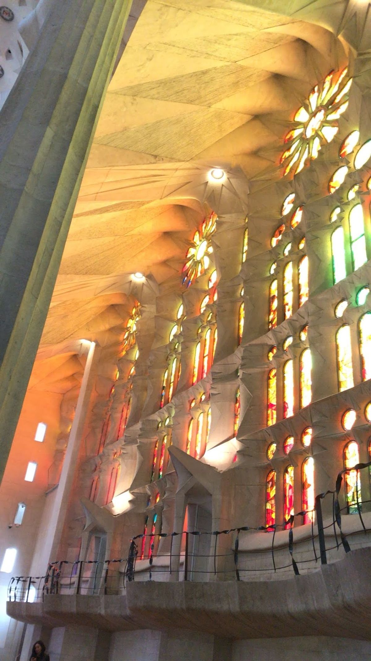 サクラダファミリア✨中のステンドグラスがきれいすぎた。是非また見に行きたい！