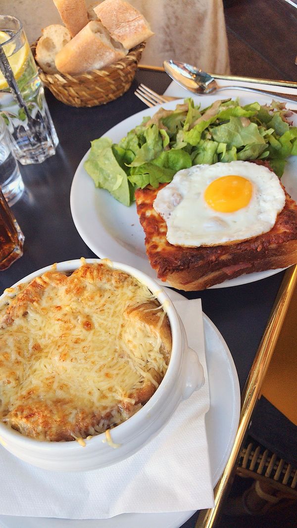 イタリア・ローマ「ヨーロッパ弾丸旅」の写真：オニオングラタンスープ😍
キッシュ😋
カヌレ🤩