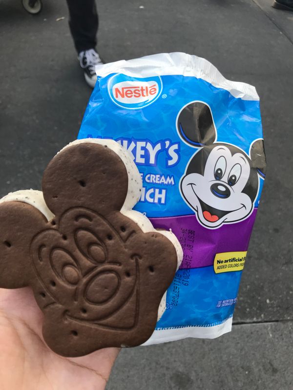 アメリカ(米国)・フロリダ州「2018→19フロリダ」の写真：スイーツ編　
赤いクッキーは大量に配って...