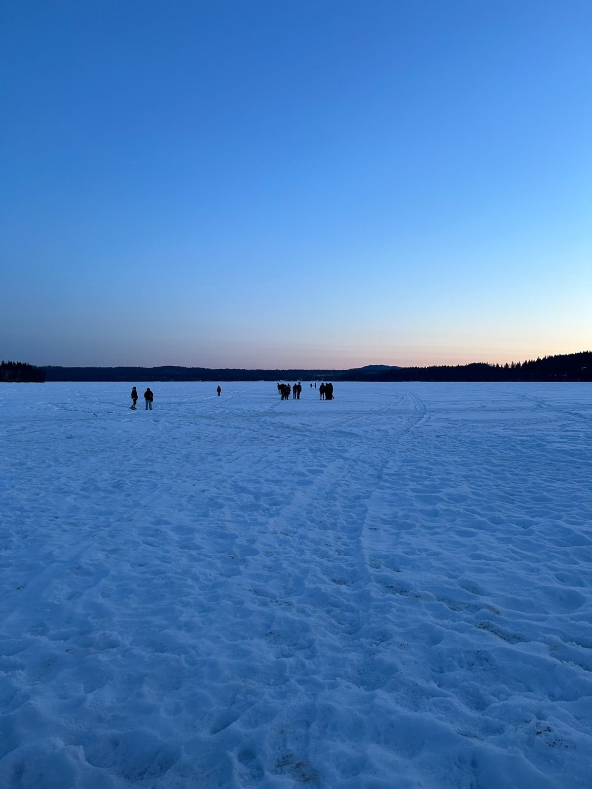 凍った湖で星空鑑賞⭐️