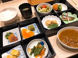 ホテルの朝食最高✨

馬刺しカレーが美味しくて
朝からおかわり笑

和食と...