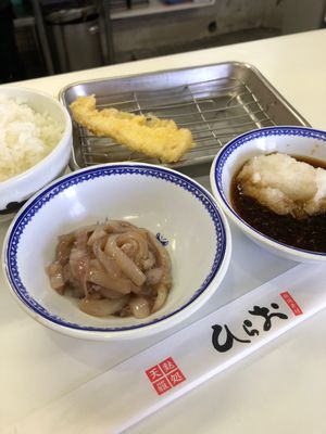 天ぷら　ひらお

その場で揚げてて出来立てで美味しい✨

店員さんの機敏な...