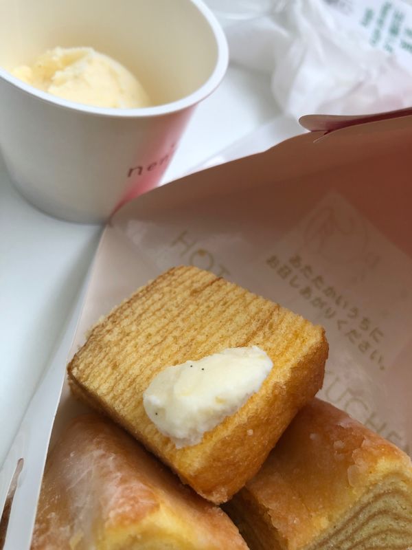日本・佐賀県「九州旅行」の写真：羽田空港にて。
出発の儀笑
バームクーヘン🍩