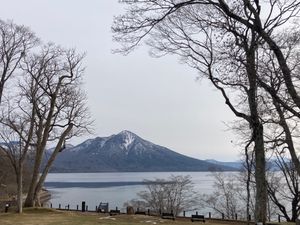 支笏湖からの風不死岳
4月でも雪（GWあたりまで降るらしい）