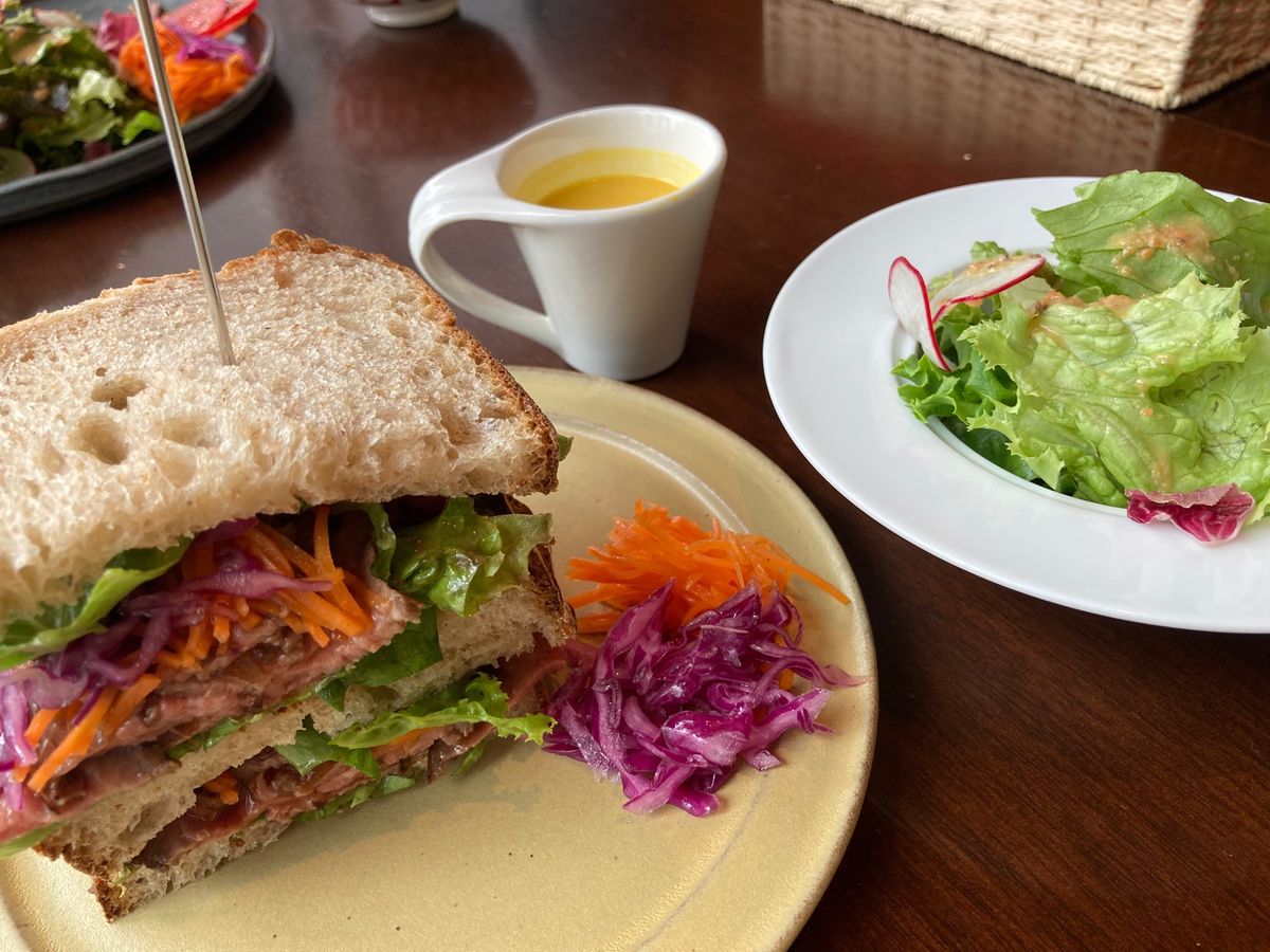 洞爺湖でカヌー体験
行き帰りの道中で壮瞥滝に寄ったり、ニセコのオシャレダイ...