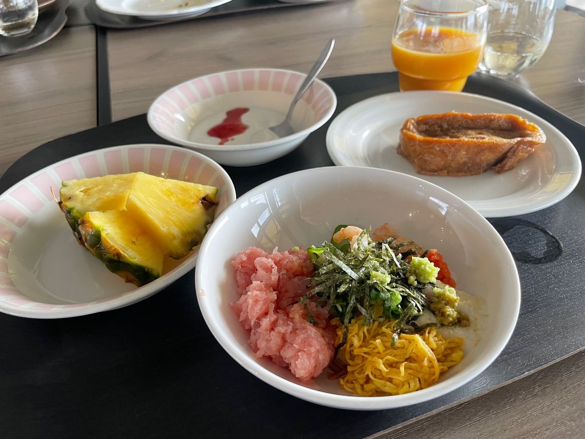 近くの焼肉屋さんで石垣牛
朝からシャンパン🍾🥂ありました。
石垣といえば、...