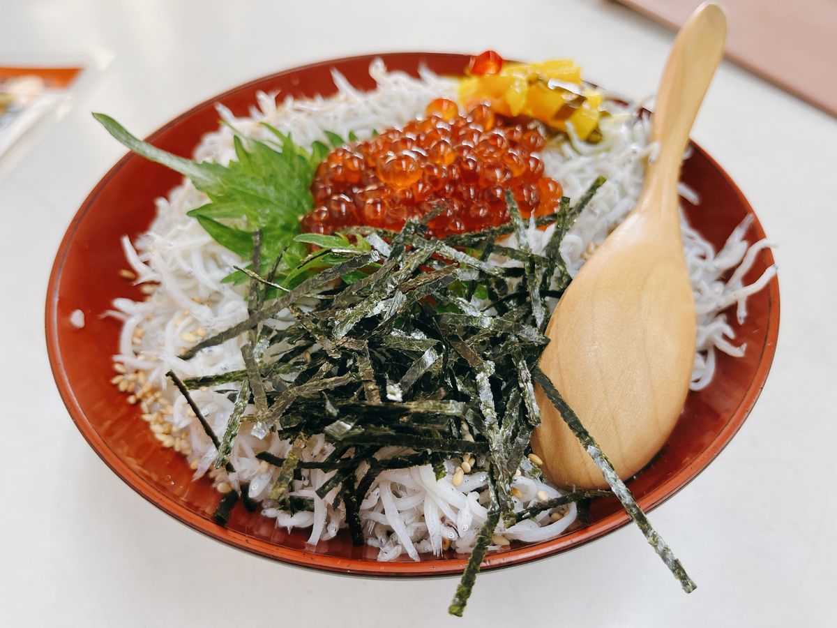 味里でシラスいくら丼1200円