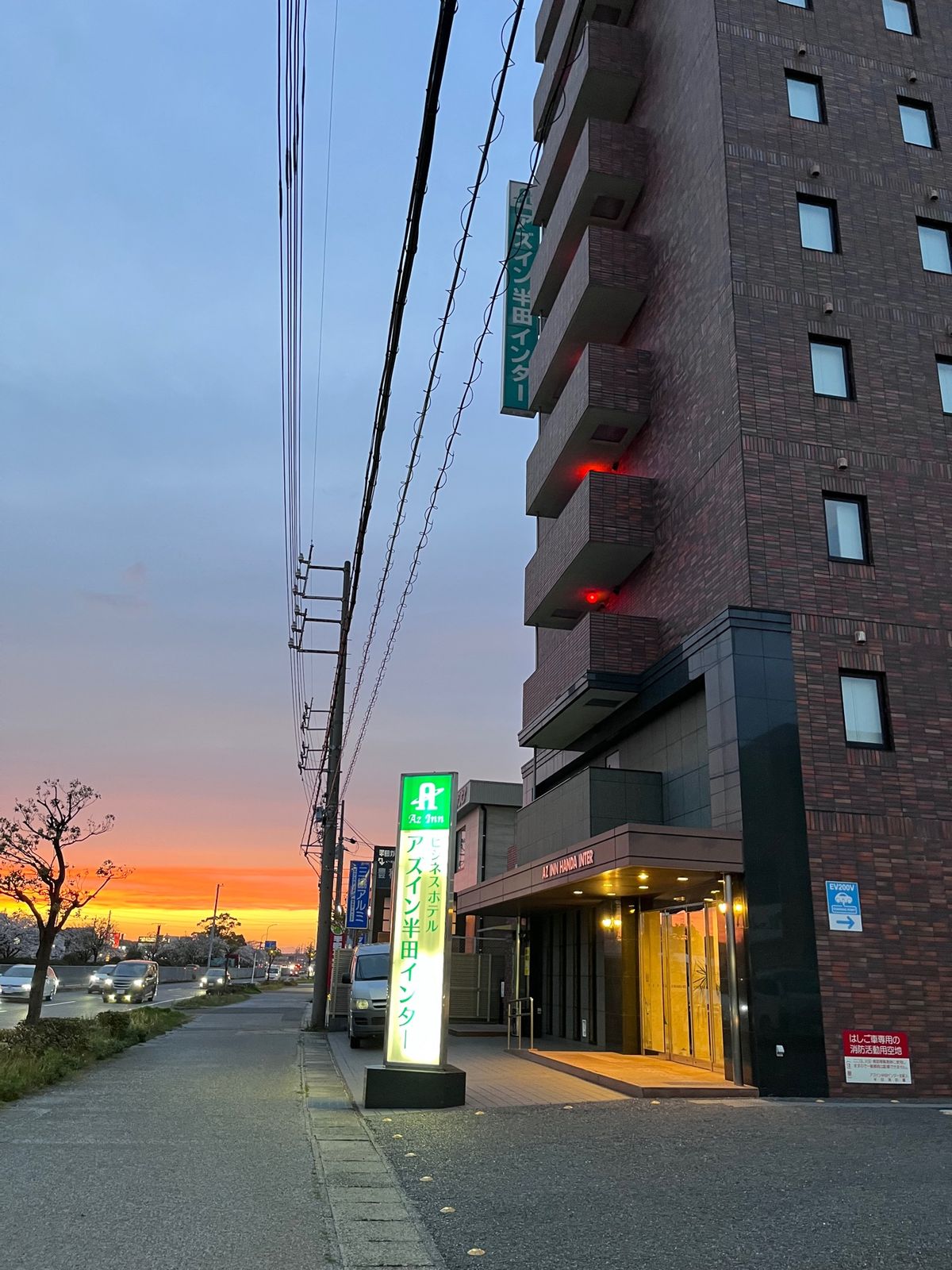 今夜泊まるホテルです。
バイクの駐輪場もありました🏍