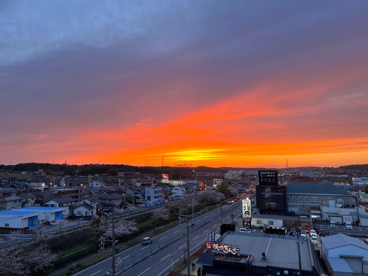 部屋からの夕焼け。大浴場付きのホテルです