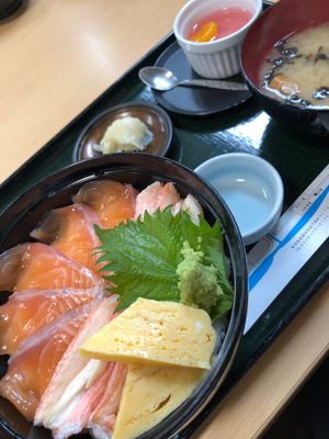 食べ歩き
海鮮丼