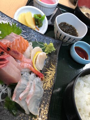 食べ歩き
海鮮丼