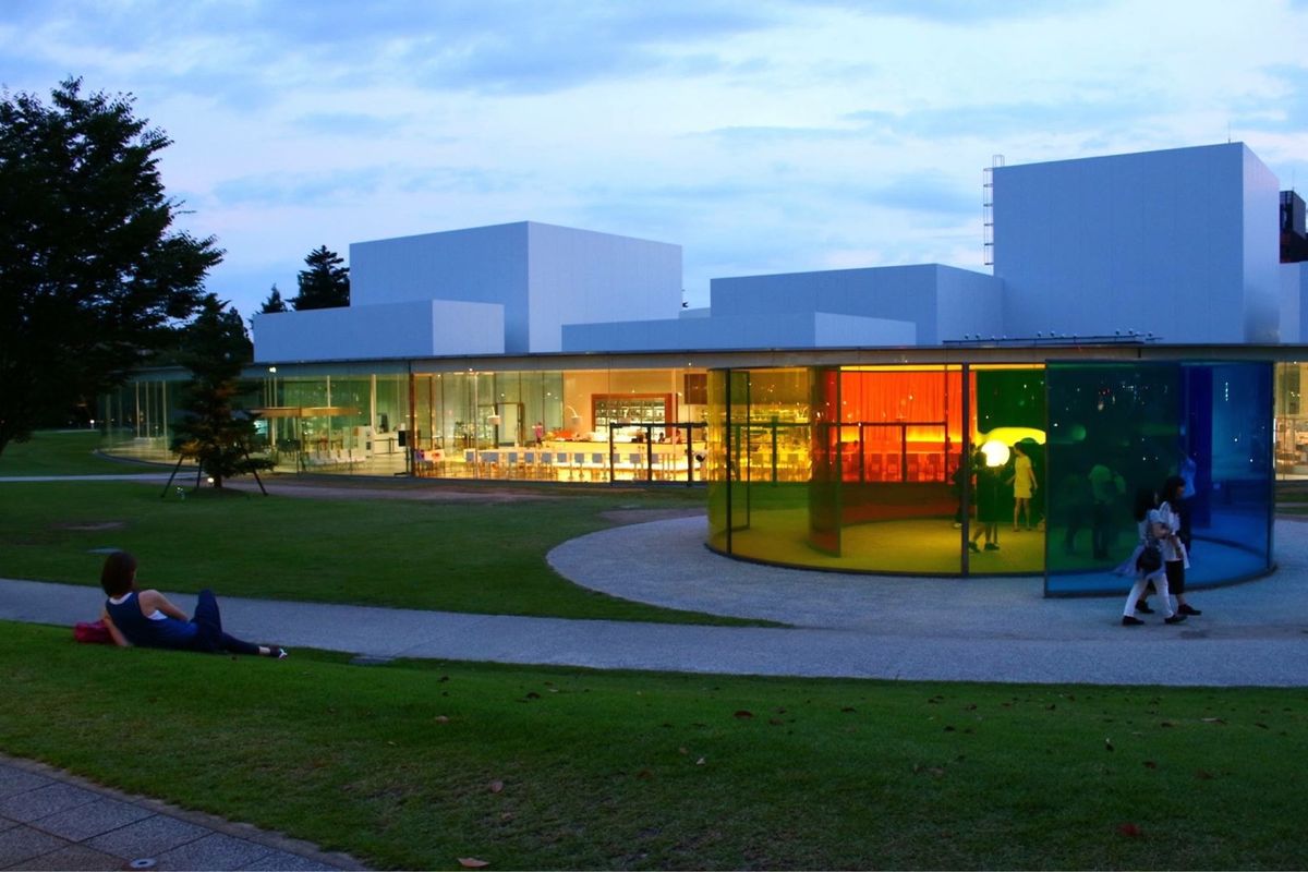 1日目　金沢自由行動
市場で海鮮丼→妙立寺→にし茶屋街→21世紀美術館
→...