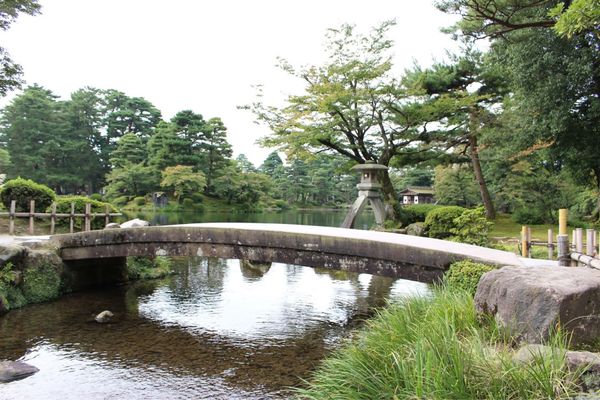 日本・福井県「北陸・岐阜ツアー」の写真：２日目　兼六園→ひがし茶屋街
→福井へ・...
