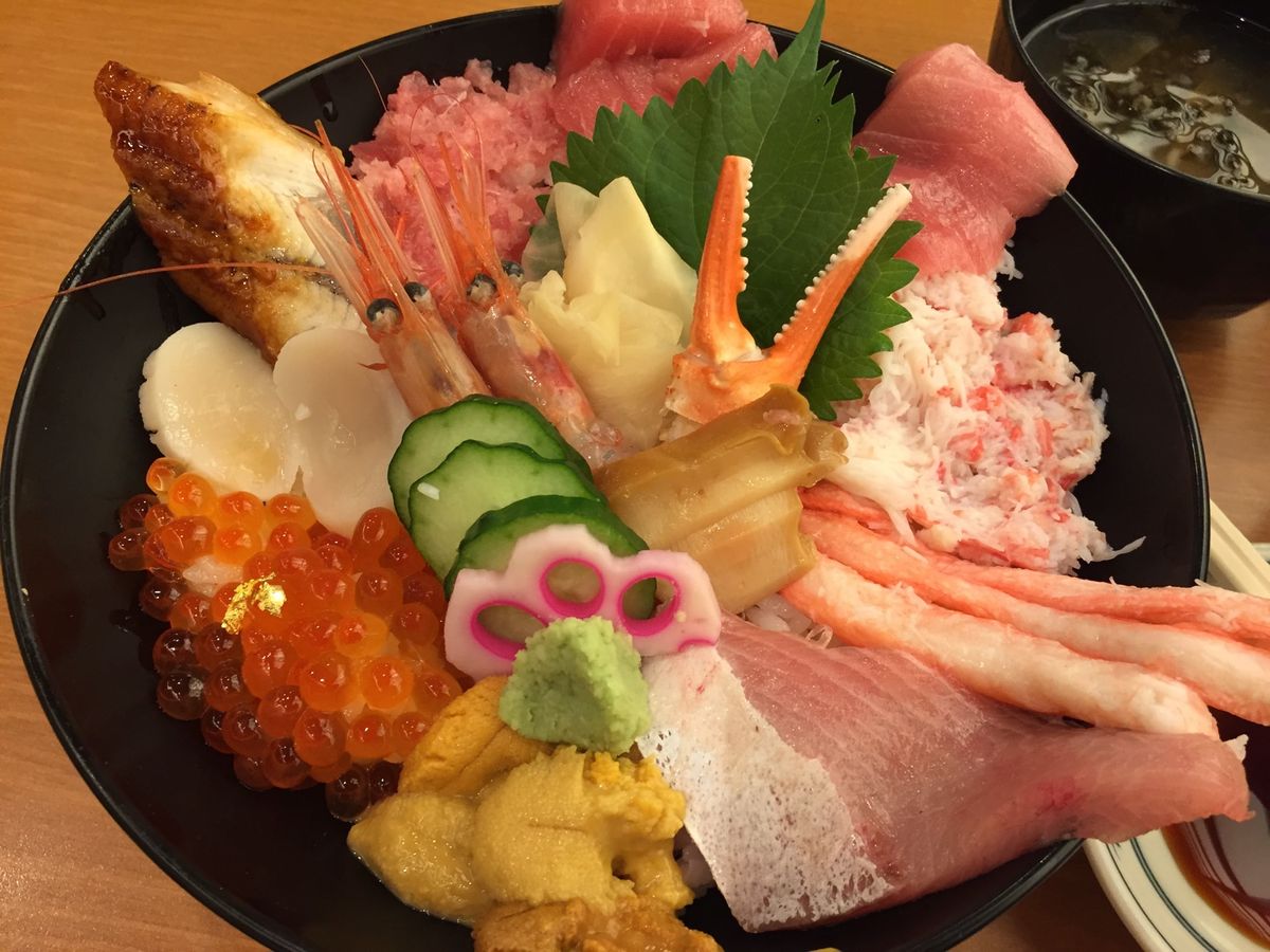 1日目　金沢自由行動
市場で海鮮丼→妙立寺→にし茶屋街→21世紀美術館
→...