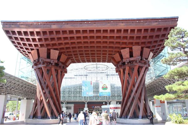 日本・福井県「北陸・岐阜ツアー」の写真：1日目　金沢自由行動
市場で海鮮丼→妙立...