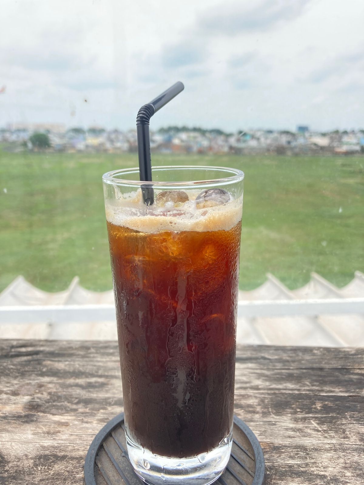 で、前回に続き飛行機の眺められるカフェへ。前とは違うお店へ入店。
ちょうど...