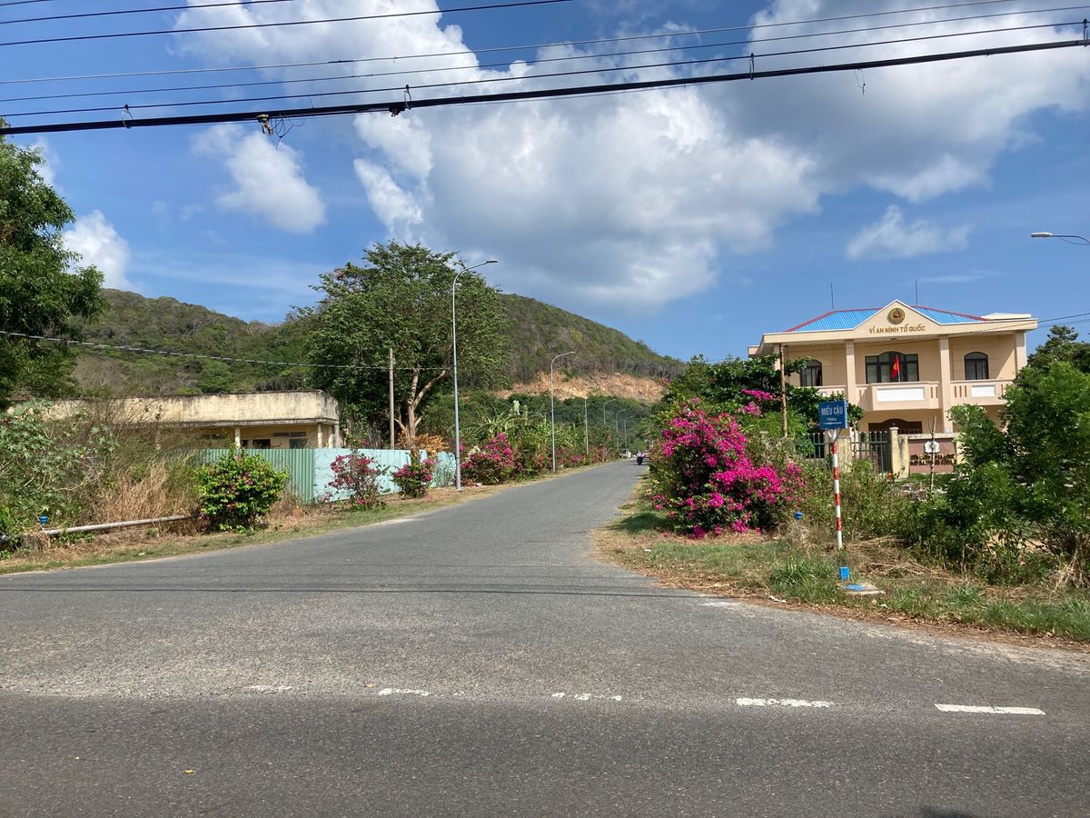 街中からbãi Đầm Trầuまで。1.ちょっとした峠を越え、2. mũ...