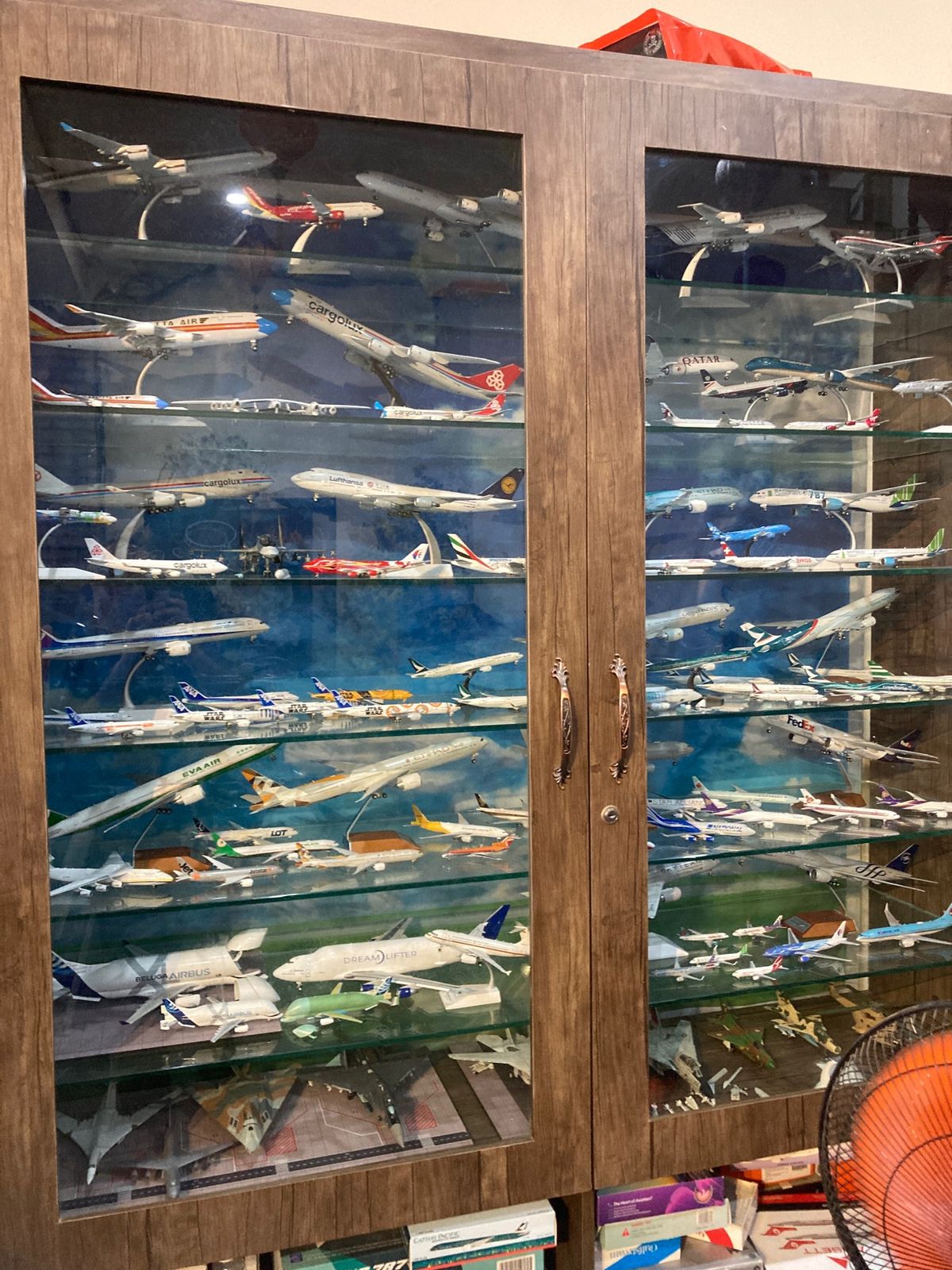 で、前回に続き飛行機の眺められるカフェへ。前とは違うお店へ入店。
ちょうど...