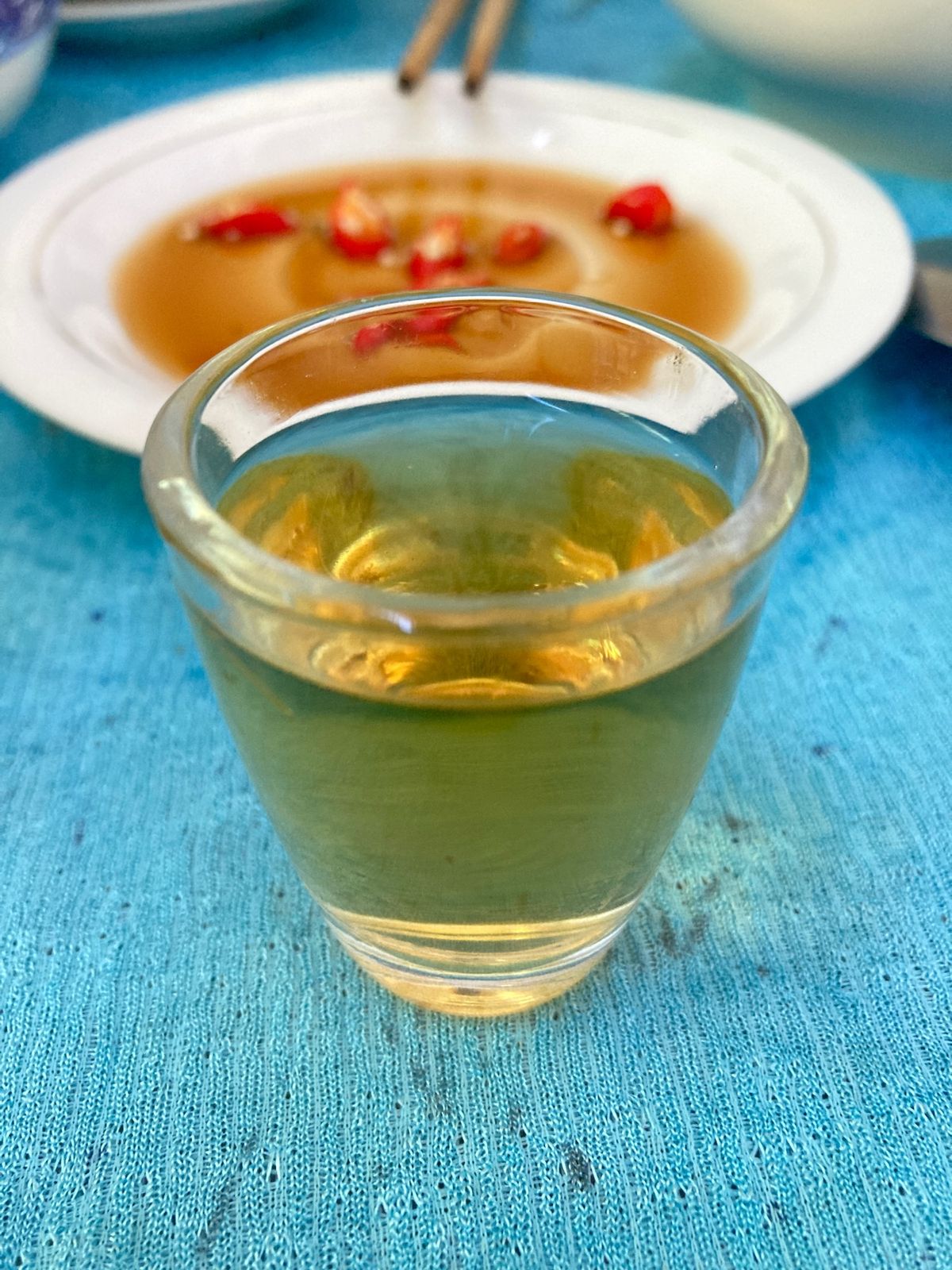 玉子焼き、小エビと豚肉の煮込み、酸味スープ(canh chua)、ウッドア...