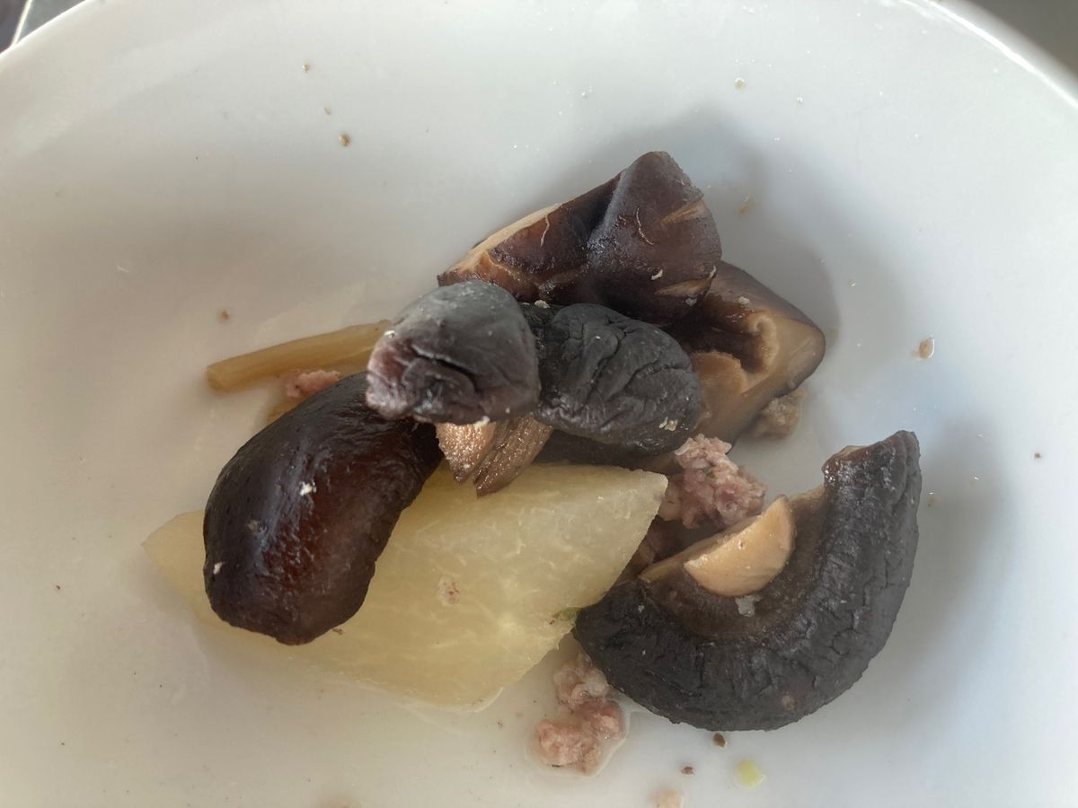 ひき肉スープが本当に美味しい米麺フーティウ屋さんのmì khô(汁なし中華...