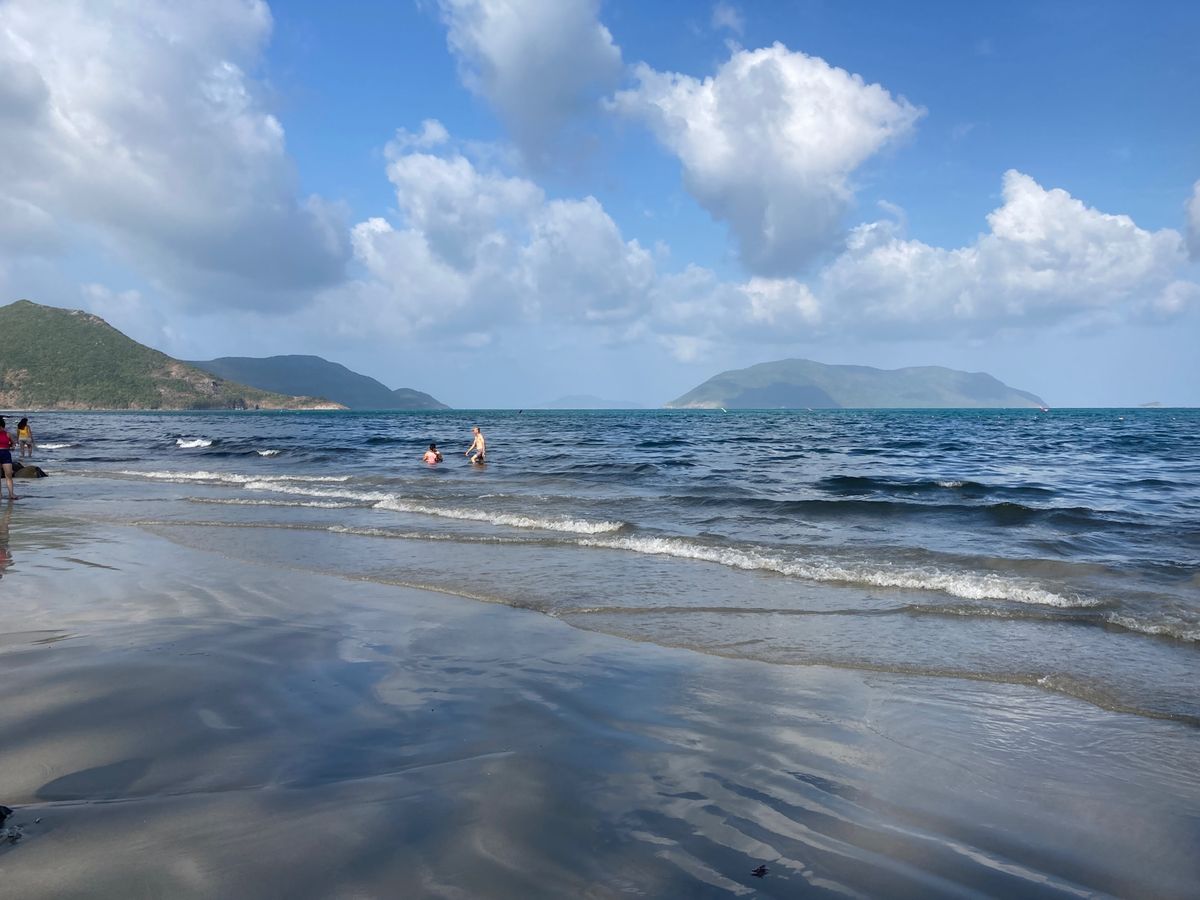 ベトナムも大型連休中なので、予想通り混んでいる。前回多かった西洋人はかなり...