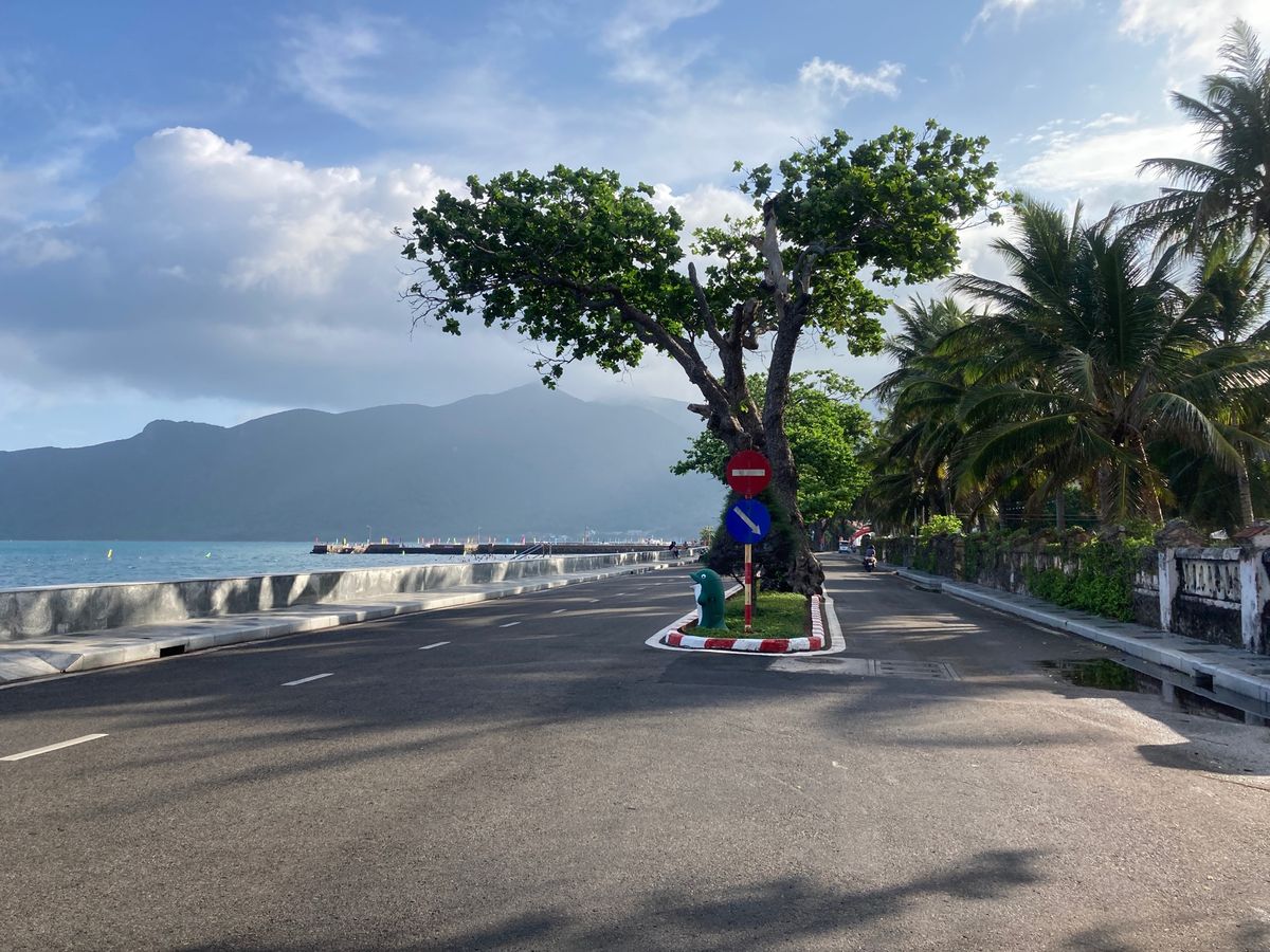 ベトナムも大型連休中なので、予想通り混んでいる。前回多かった西洋人はかなり...