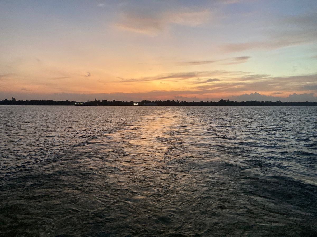 今回は3年半ぶり4回目のコンダオ島へ。メコンを渡り、ソクチャン省のチャンデ...