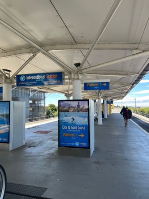 ブリスベン空港到着🛬
さっそく電車とトラムを使い、２時間半かけてゴールドコ...