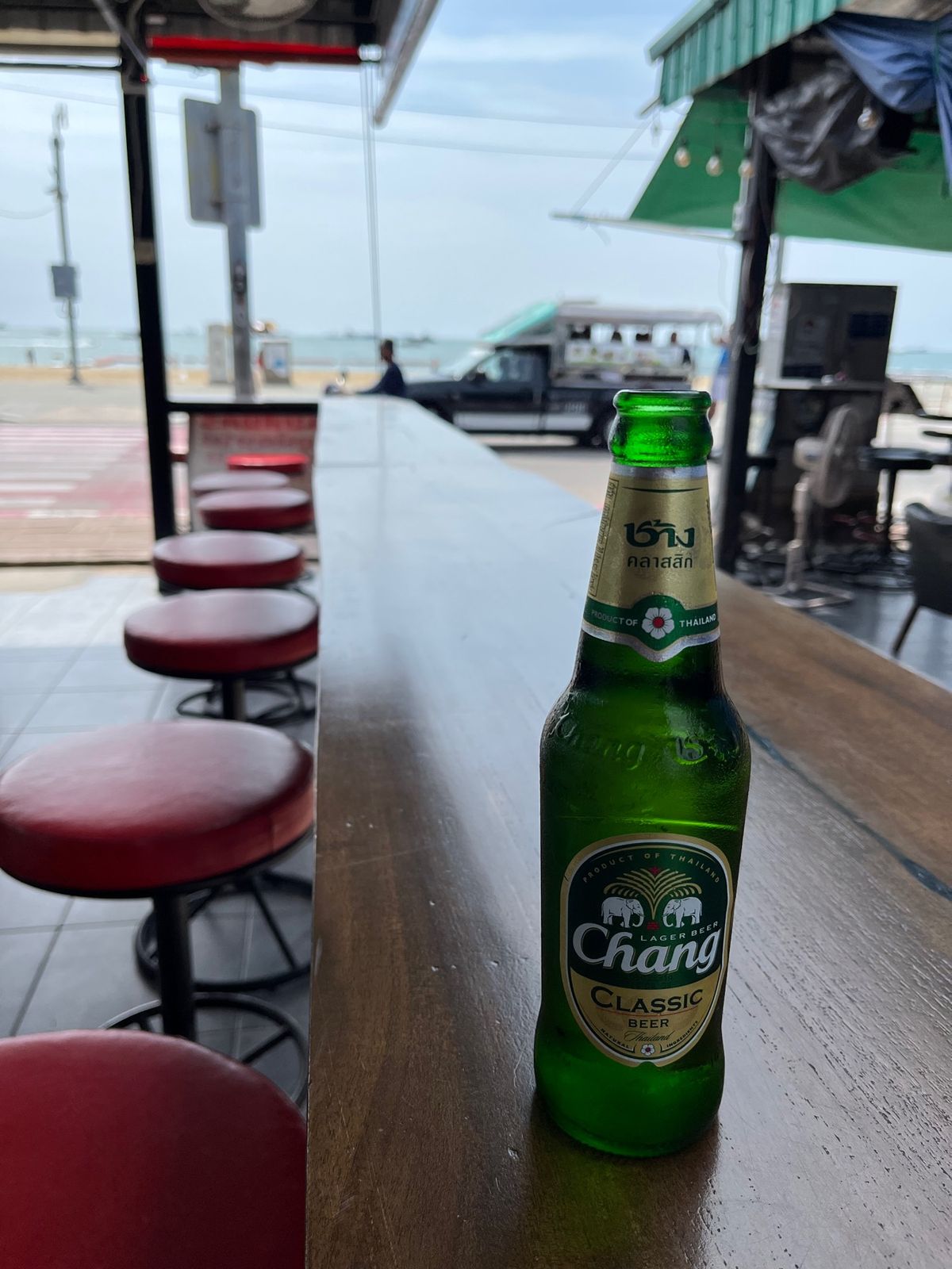 この日はパタヤ日帰り弾丸笑
バスのチケット買ったら、ワゴン車に乗せられた笑...