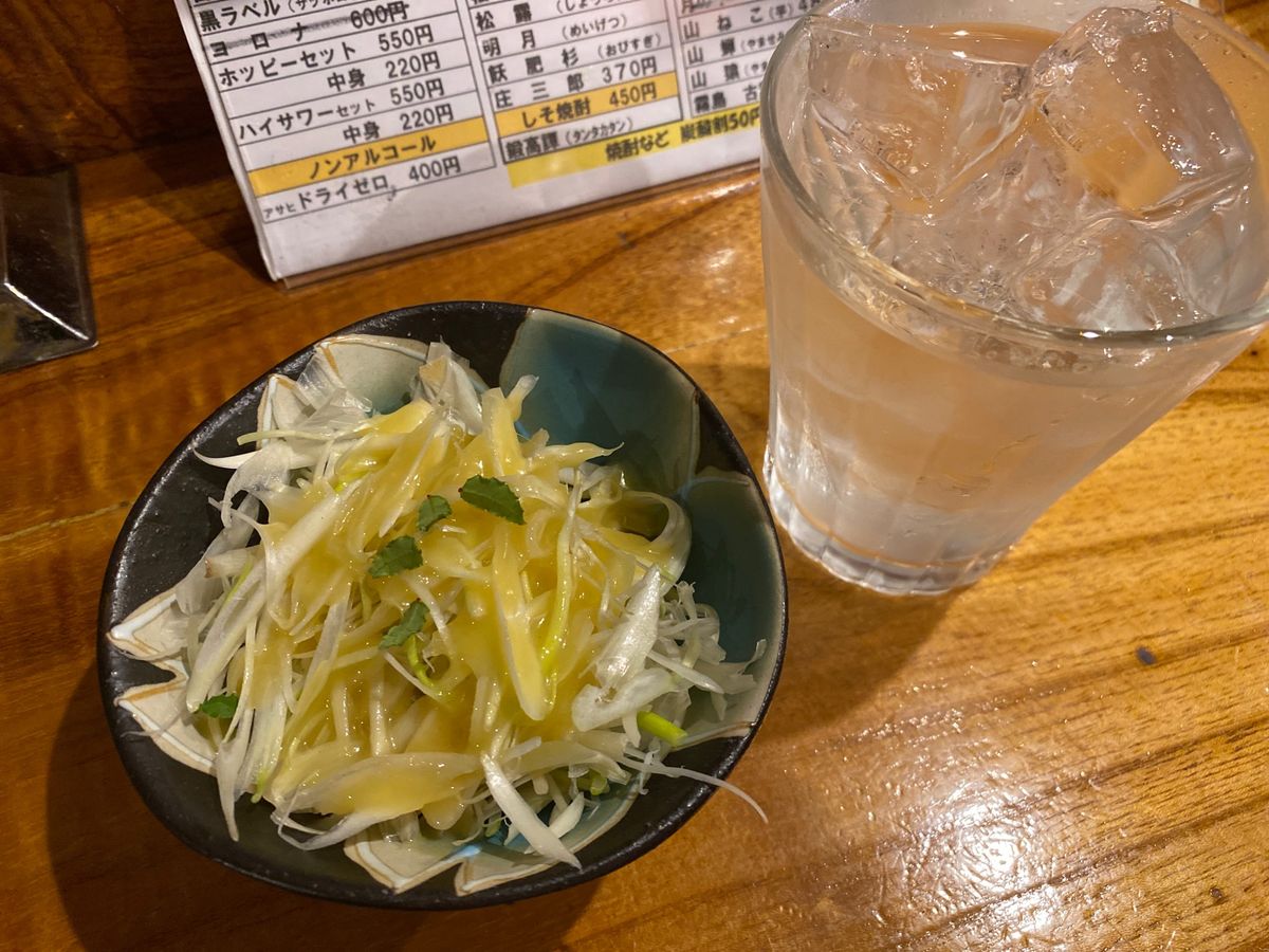 立ち飲みで地元でしか飲めない焼酎をいただきました。
宮崎に友達も出来ました！