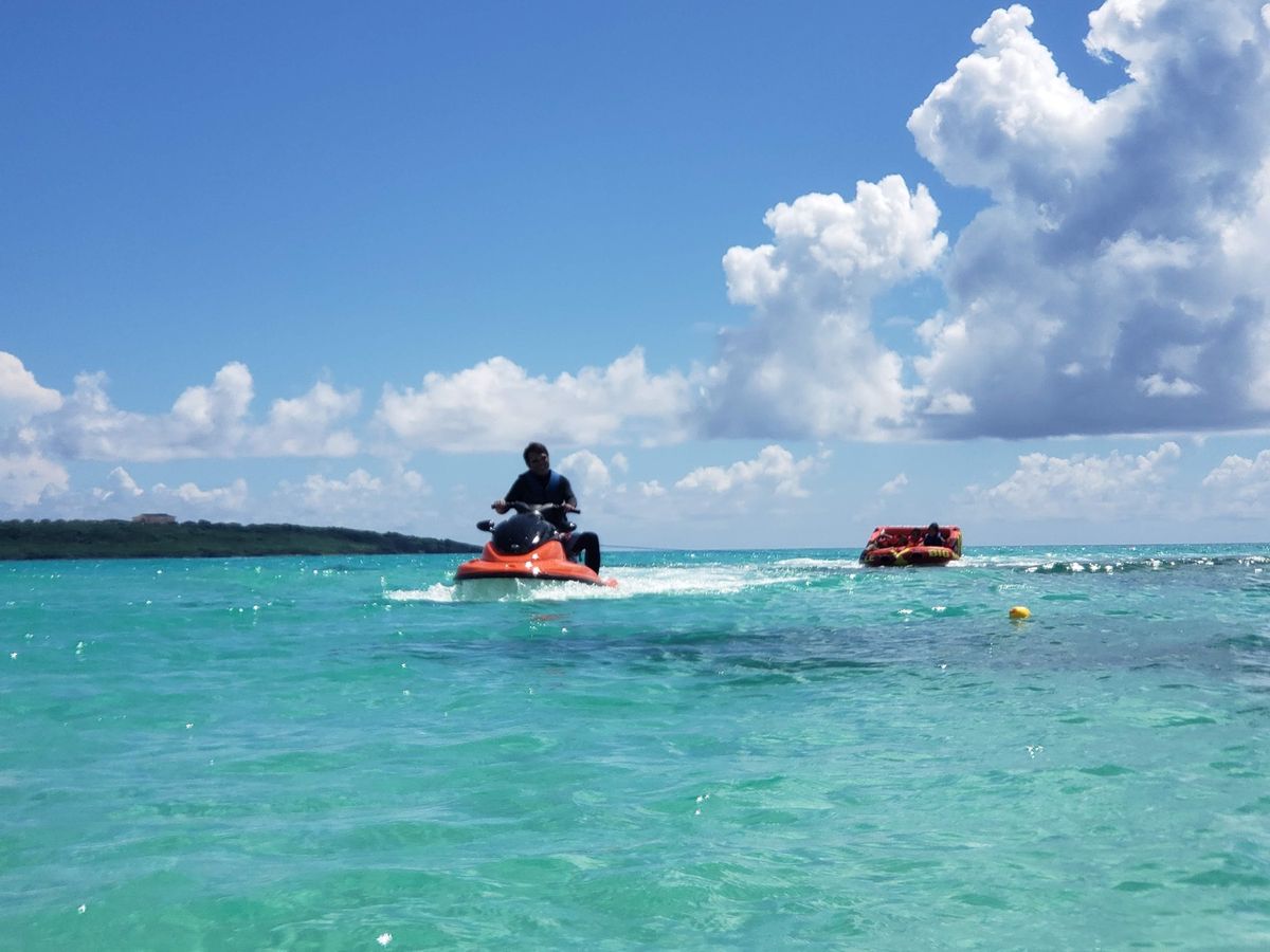 ちょうどやってたオリオンビアフェスタの盛り上がりすごかった。
地元の人が優...