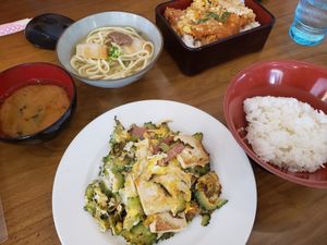 出会いに救われた。ほんとそれで宮古島好きになった🫶

地元の食堂、すごい安...