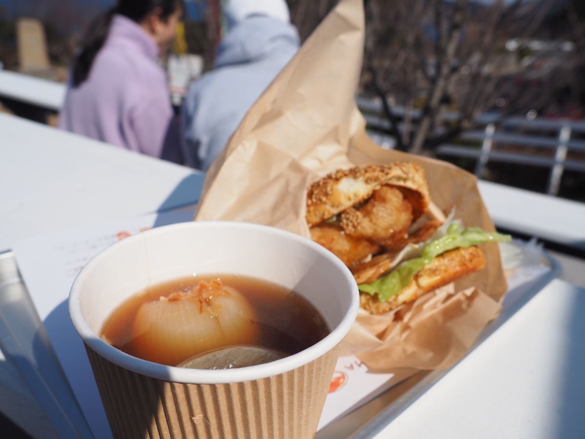 淡路島　食べ歩き

しらすソフト
玉ねぎスープ　と　ハンバーガー