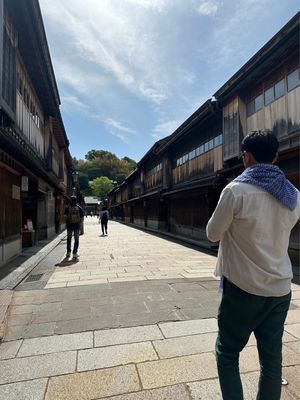 金沢駅
金沢21世紀美術館　
ひがし茶野街
金沢城公園