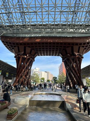 金沢駅
金沢21世紀美術館　
ひがし茶野街
金沢城公園