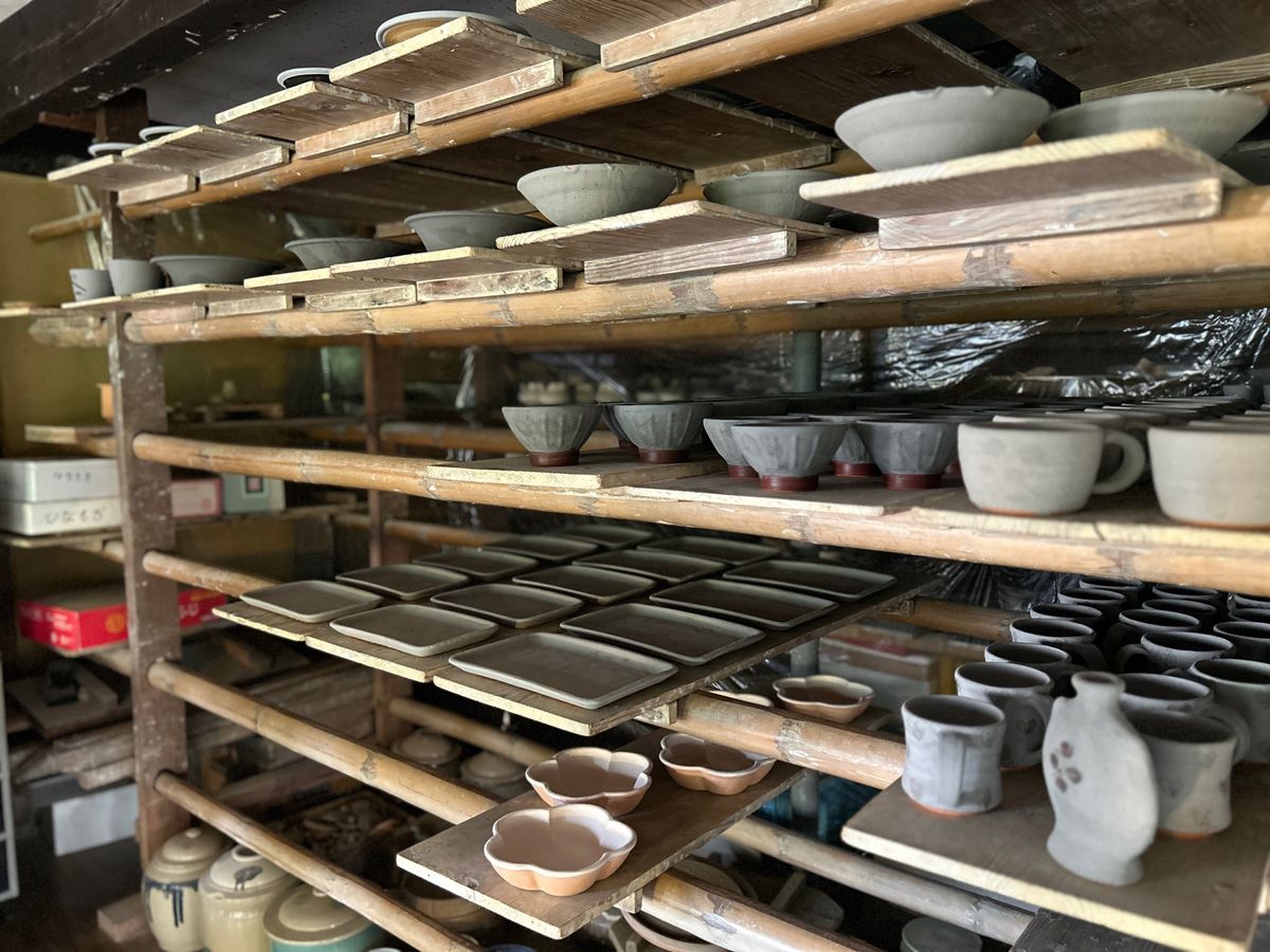 袖師窯
1階が工房で2階に器が販売されてましたー！
実際に製作されている貴...