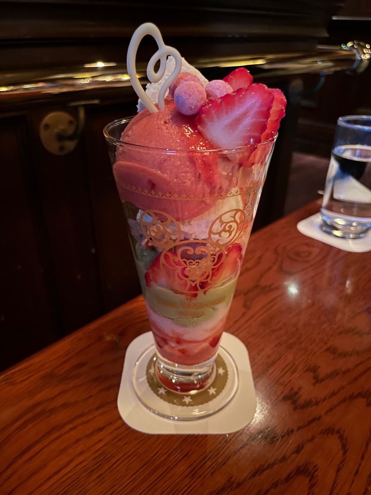 なかなか予約取りにくいレストランも何とかとれて、ガラガラで写真タイム。