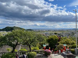足利織姫神社
高台のため階段は結構な段数が、見晴らし良い。
横の駐車場から...