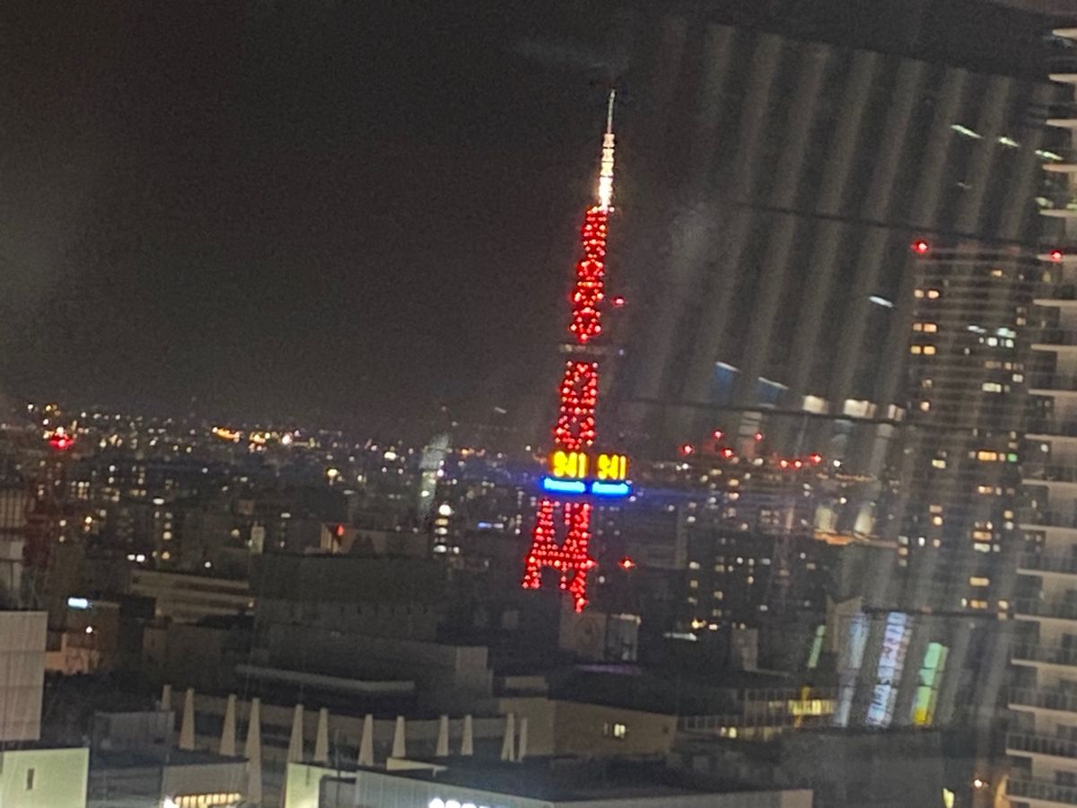 
北海道の海鮮を堪能した後
札幌の街をお散歩🗼
まだ桜が咲いている道庁は工...