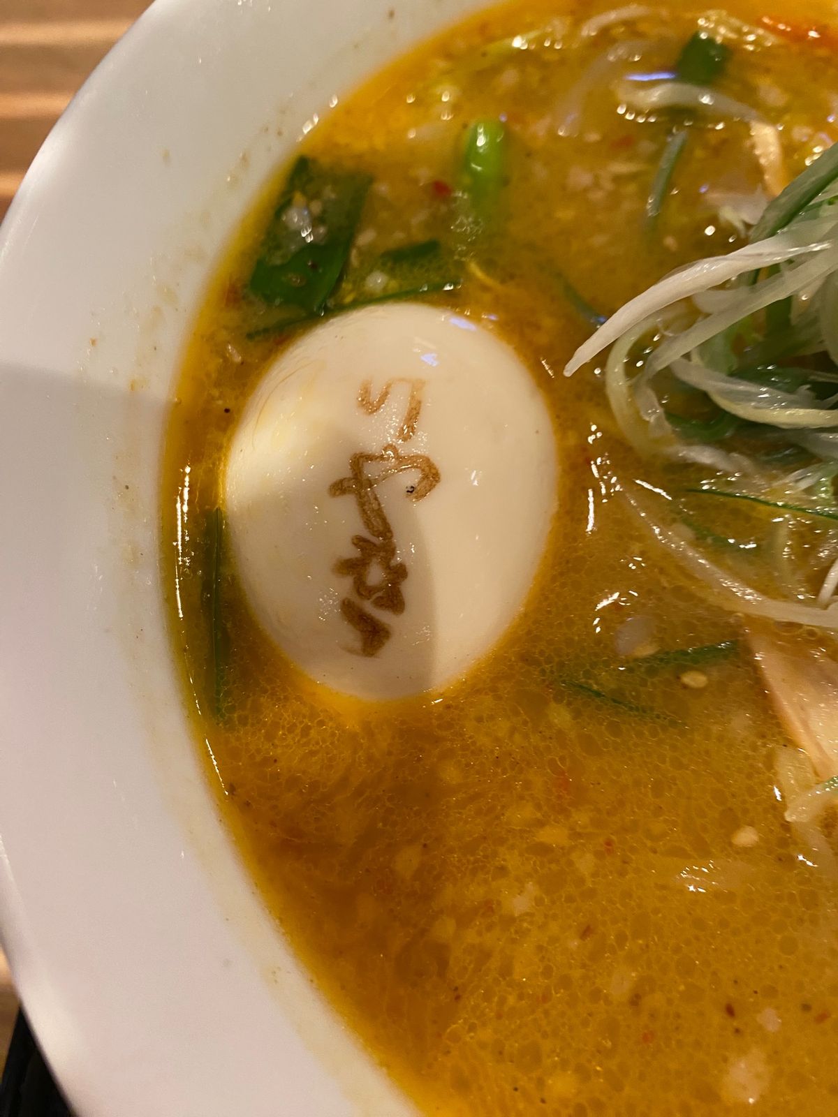 北海道弾丸旅行(19)
夕飯はラーメン🍜
基本醤油か豚骨派の私
昔札幌で食...