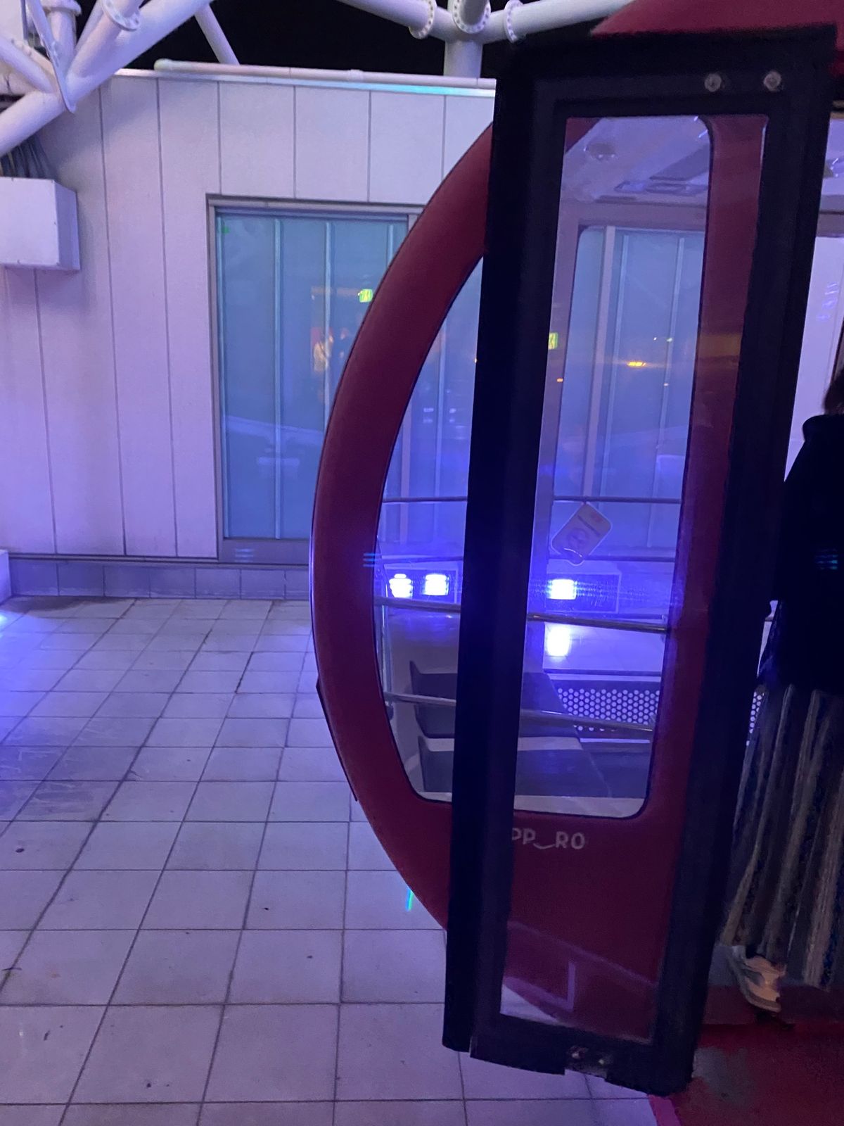 
北海道の海鮮を堪能した後
札幌の街をお散歩🗼
まだ桜が咲いている道庁は工...