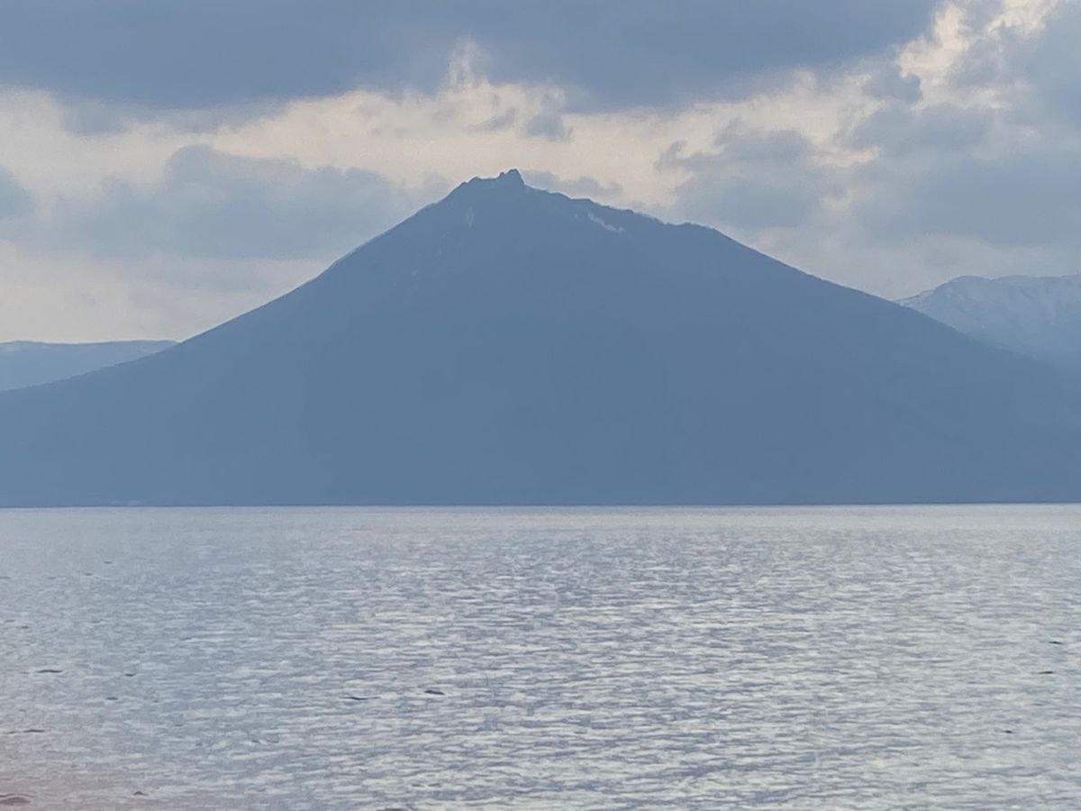北海道弾丸旅行(17)
丸駒温泉から爽快な湖岸の道路を走り
支笏湖のメイン...